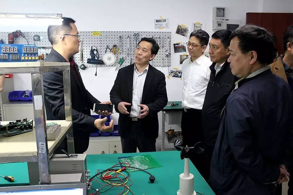 省政协副主席、科技厅厅长郭跃进莅临微特调研