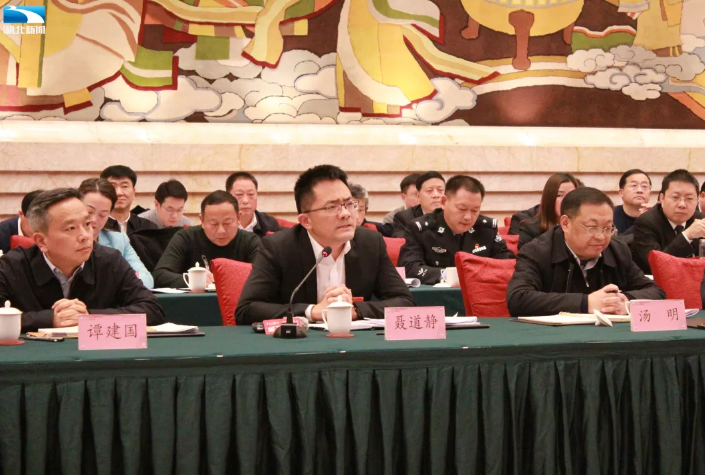 董事长聂道静参加省十三届人代会三次会议