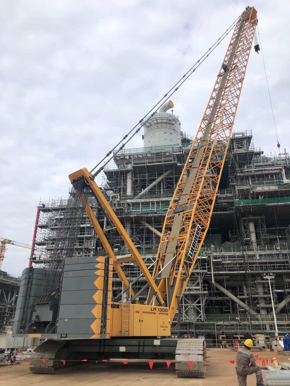利勃海尔LRI300履带吊