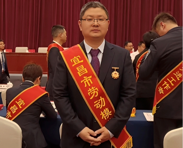 祝贺！微特工程师张艳波荣获宜昌市“劳动模范”称号